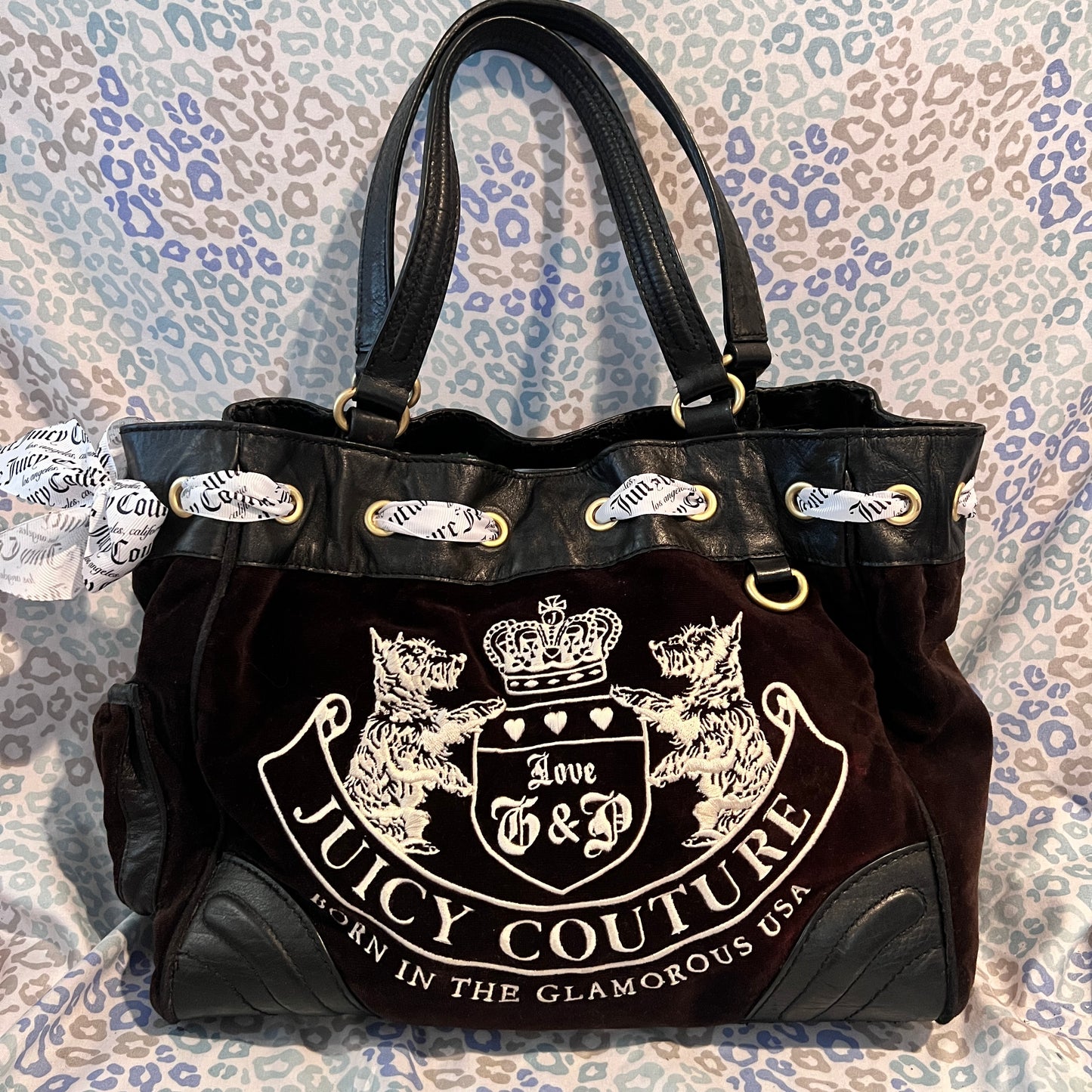 Vintage Black Juicy Couture Tote Bag Purse Handbag Velour Scottie Dog Daydreamer
#vintagejuicycouture #juicycouture #juicybag #juicypurse #y2k #juicycouturepurse #y2kpurse #mcbling #liveforjuicy