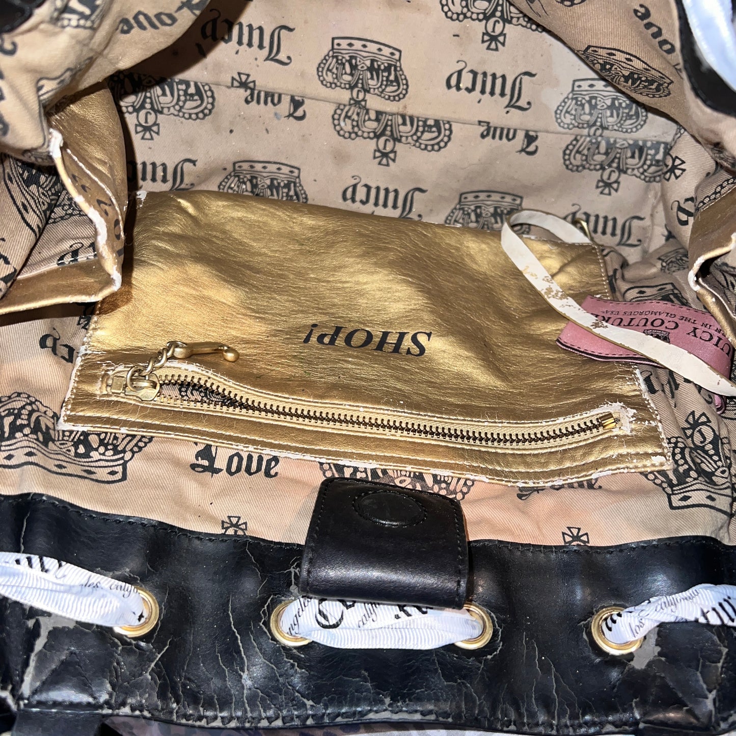 Vintage Black Juicy Couture Tote Bag Purse Handbag Velour Scottie Dog Daydreamer
#vintagejuicycouture #juicycouture #juicybag #juicypurse #y2k #juicycouturepurse #y2kpurse #mcbling #liveforjuicy
