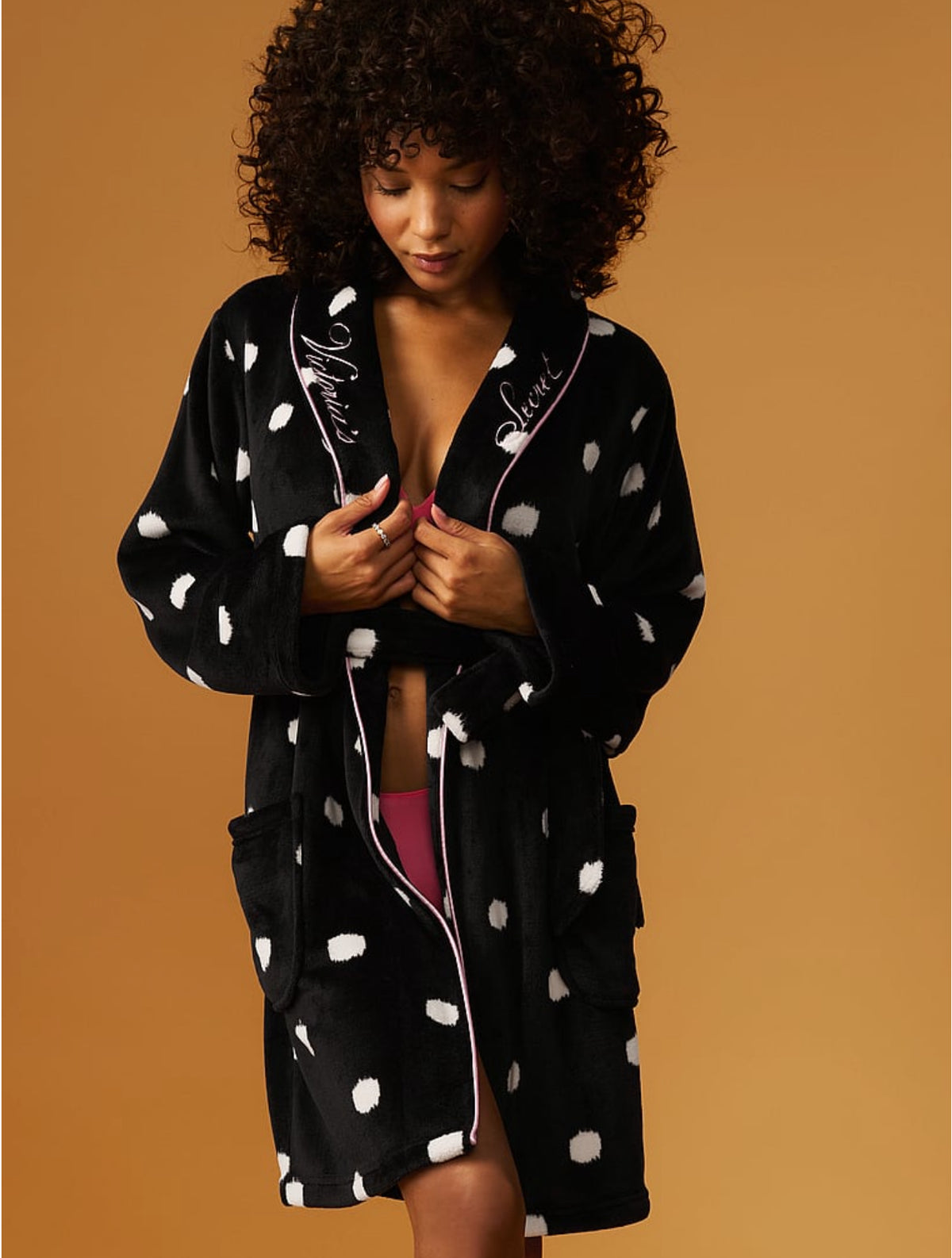 New Black White Polka Dot M/L Victoria’s Secret Cozy Plush Robe Medium Large NWT