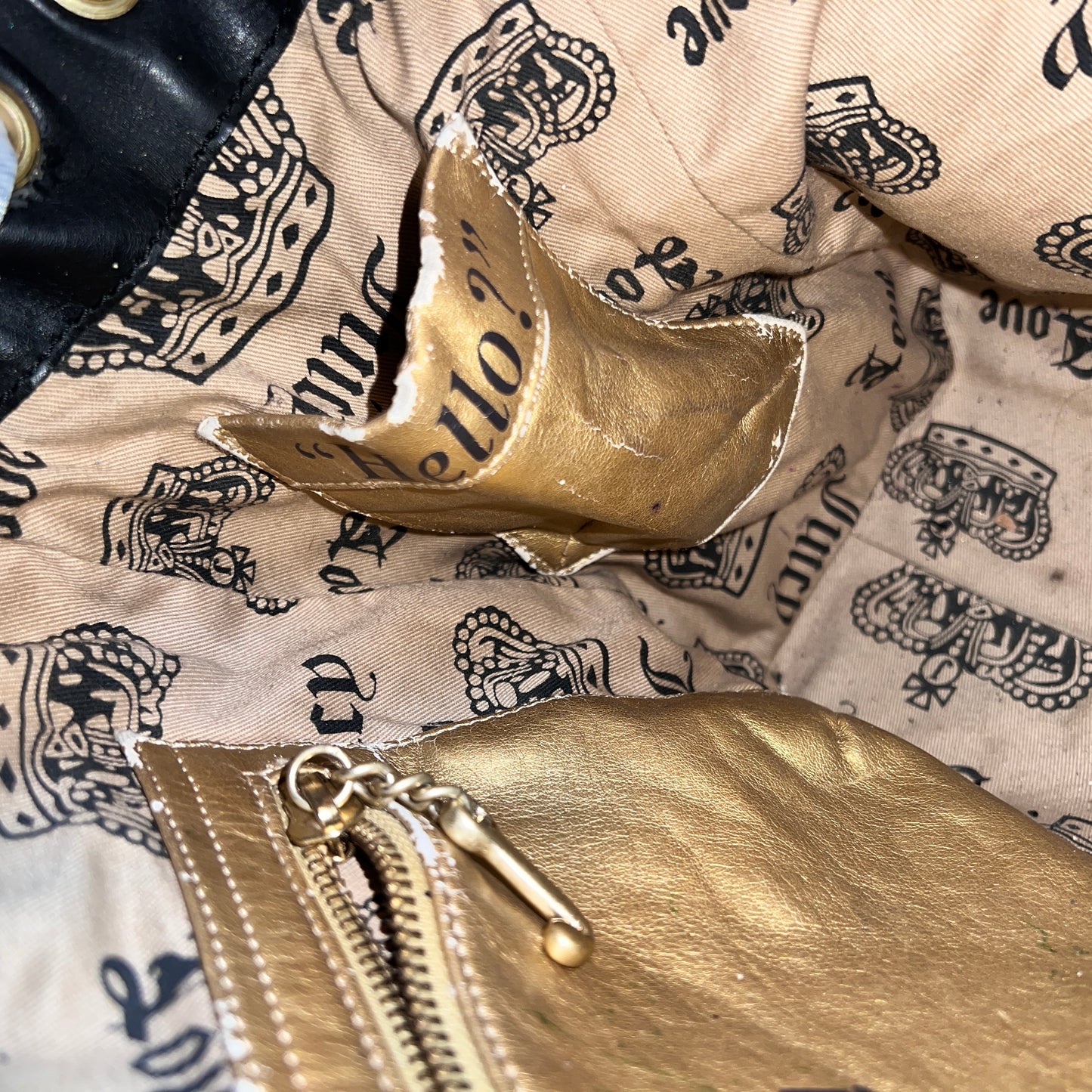 Vintage Black Juicy Couture Tote Bag Purse Handbag Velour Scottie Dog Daydreamer
#vintagejuicycouture #juicycouture #juicybag #juicypurse #y2k #juicycouturepurse #y2kpurse #mcbling #liveforjuicy